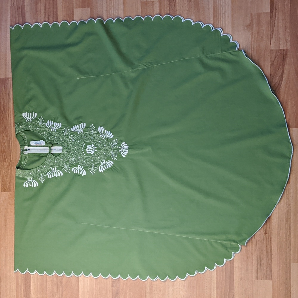 Vintage 1960's green embroidered and shortened kaftan - Picture 1 of 6